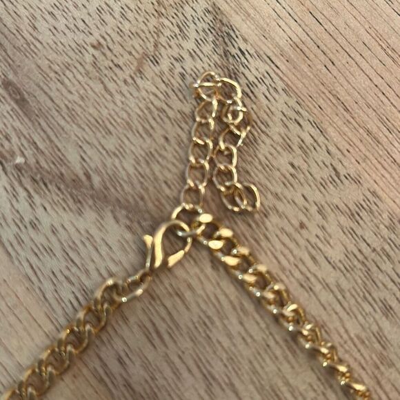 Dainty silver lightning bolt necklace - Picture 4 of 5